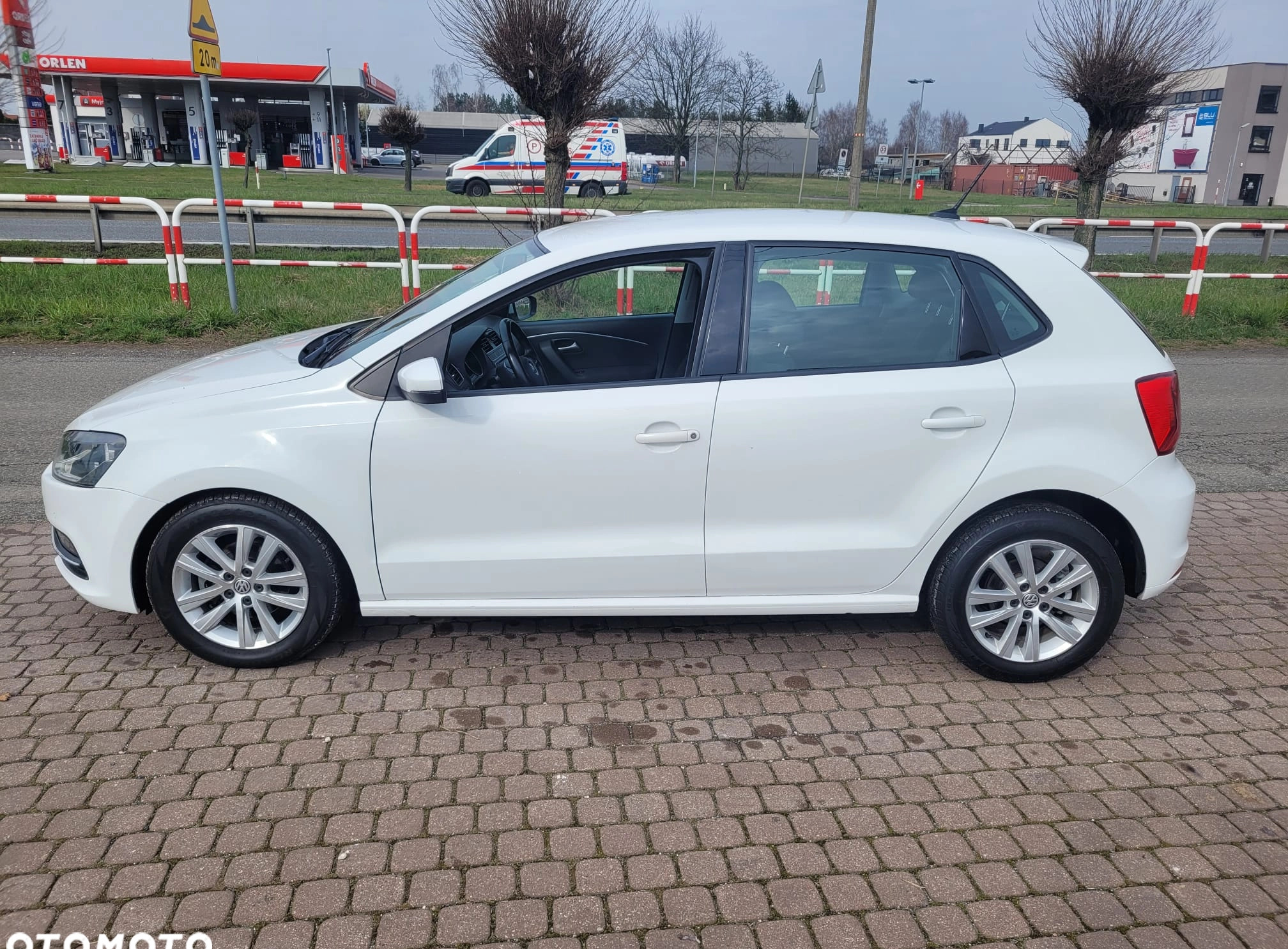 Volkswagen Polo cena 42900 przebieg: 120000, rok produkcji 2017 z Gniezno małe 191